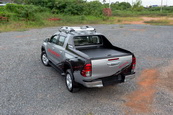 CB-744 Retractable Cover · Hilux Revo