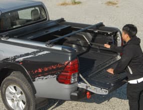 CB-789 Rolling Cover · Hilux Revo